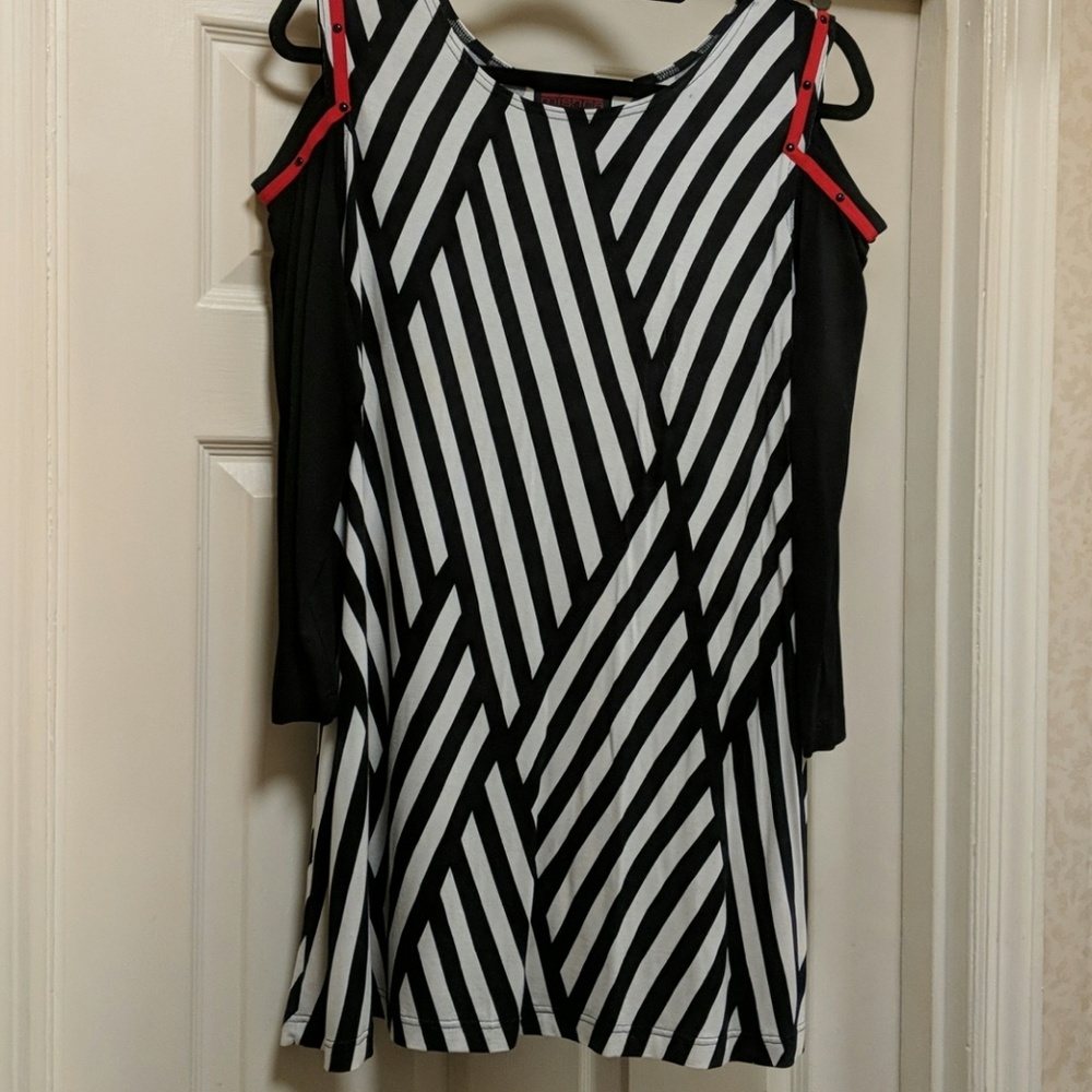 Mishca cold shoulder tunic top